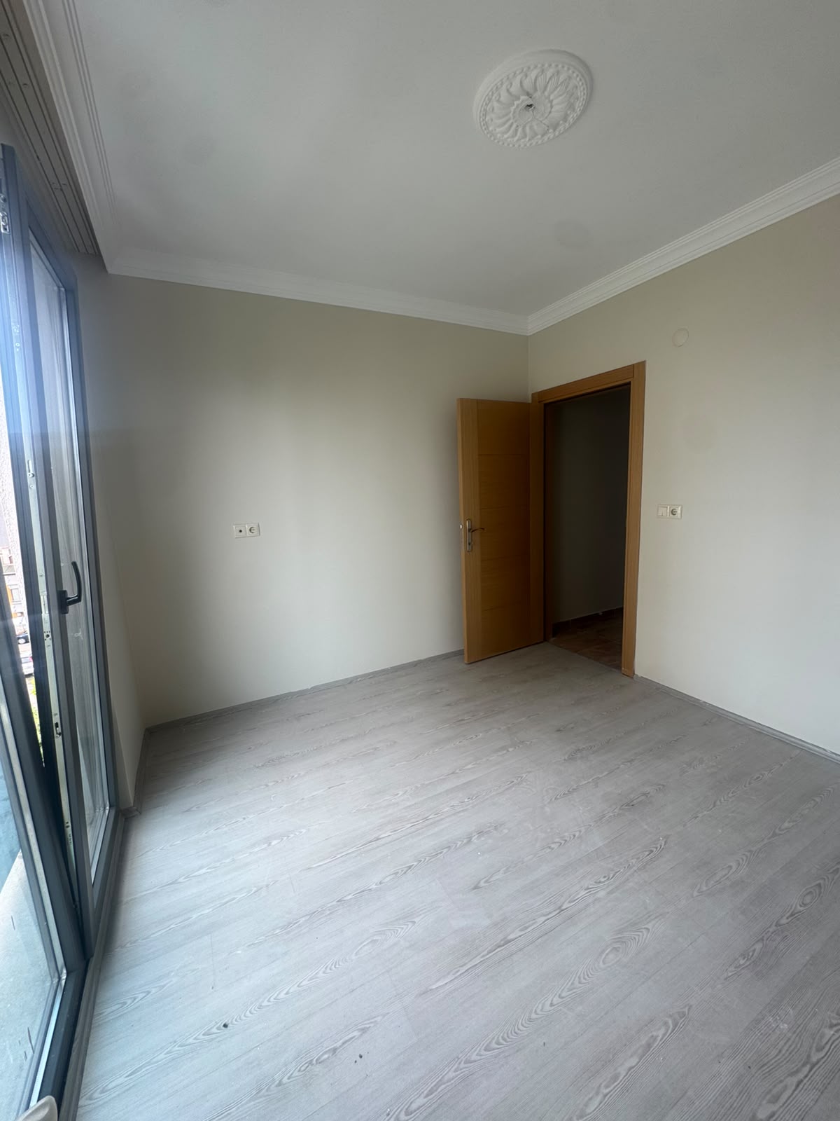 SÖĞÜTLÜ DE CUMHURİYET BULVARINDA KİRALIK DAİRE